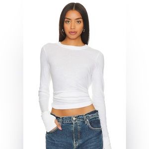 Cashmere Easy Cuffed Crew in White. Enza costa.